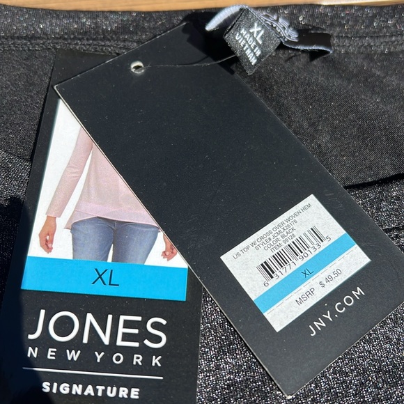 NWT size XL Jones Jew York Signature top with cross over hem. - Picture 4 of 8